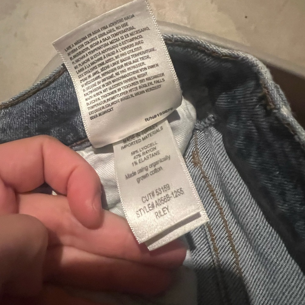 Agolde Riley High Rise Crop Jeans - Picture 4 of 4